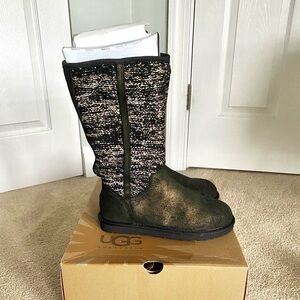 UGG Australia Camaya Boots Black with Gold
